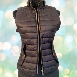 LOVE TREE Women Black Lightweight Vest, Sleeveless, Stretch Sides Size: Small